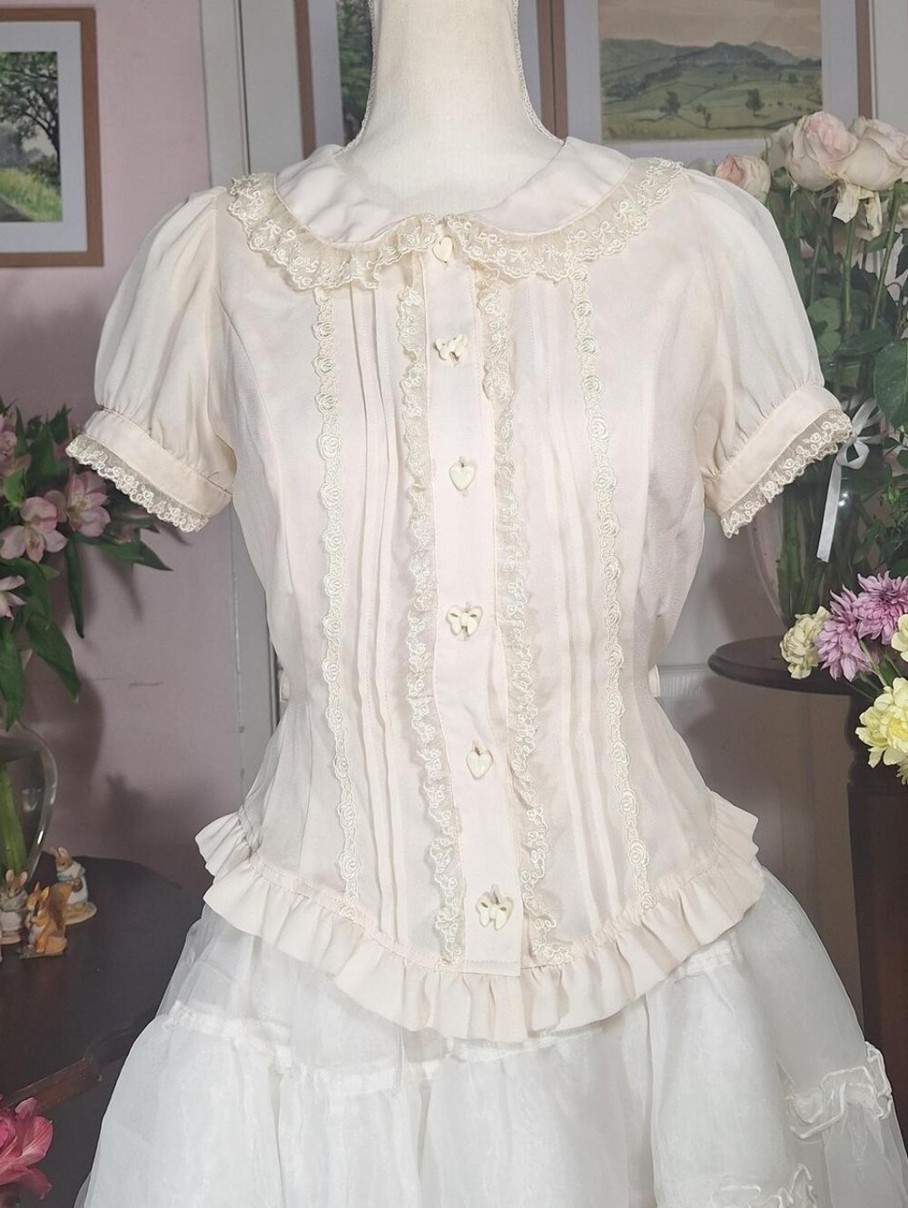 Innocent World Heart & Ribbon Button Blouse | Off-White | 2013 | Classic Lolita